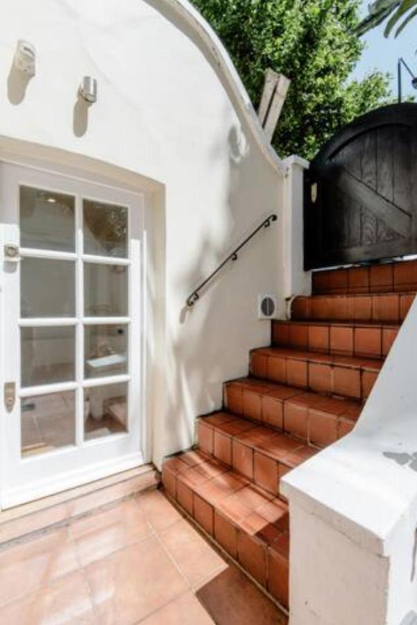 Well-Positioned Studio Flat Londres Exterior foto